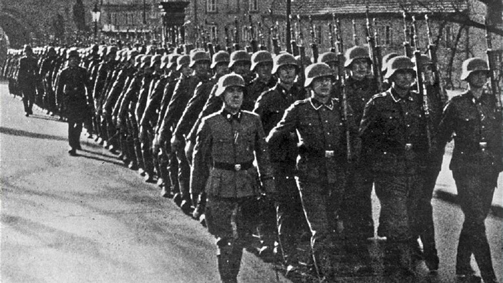 Březen 1939. Německé jednotky pochodují Prahou.