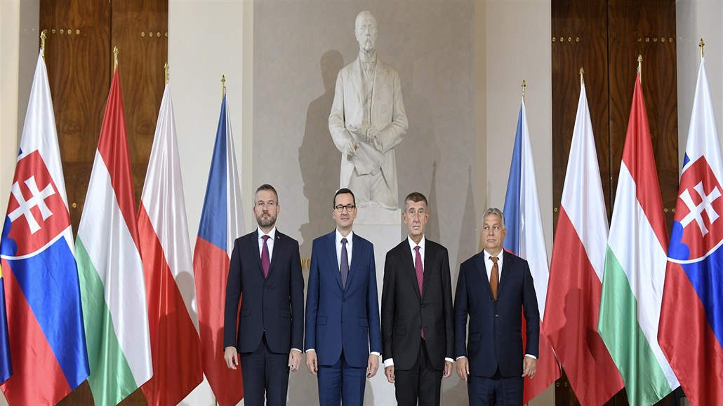 Zleva Peter Pellegrini, Mateusz Morawiecki, Andrej Babi a Viktor Orbán,...