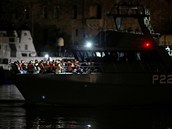 �ím jejich p�ijetí maltskými ú�ady po�adoval poté, co je na �ádost Valletty...