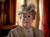 Hereka Maggie Smithové jako Violet Crawleyová. Snímek Panství Downton (2019)....