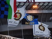 Inter Milán a jeho klubové vlajky.