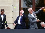 Rod Laver, Joe McEnroe a Rafael Nadal hzej mky nadenm fanoukm.