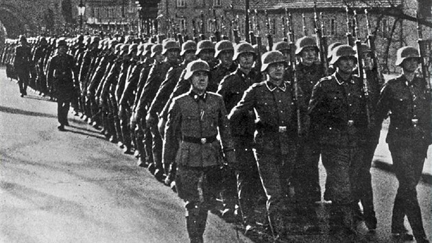 Historik: Utekli jsme hrobníkovi z lopaty, Heydrich chtěl totální likvidaci českého národa