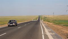 Kazachstán nás hned po pejezdu hranic z Ruska pekvapuje skvlou silnicí,...