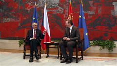eský prezident Milo Zeman a jeho srbský protjek Aleksandar Vui v paláci v...