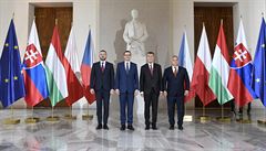 Peter Pellegrini, Mateusz Morawiecki, Andrej Babiš a Viktor Orbán před jednáním...