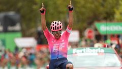 Kolumbijský cyklista Sergio Higuita se raduje z vítězství na Vueltě. | na serveru Lidovky.cz | aktuální zprávy