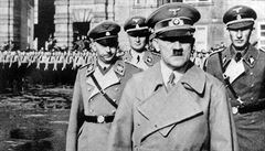 Prvn zprava za Hitlerem Reinhard Heydrich v Praze, kter se mu stane osudnou