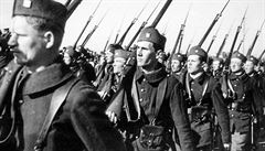 eskosloventí vojáci pochodují v Agde 7. 3. 1940 v den narozenin T. G. M.