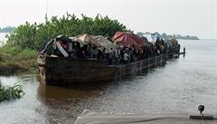 Zchrani hledaj po potopen lodi v Kongu 36 pasar. Vtina cestujcch jsou neplavci