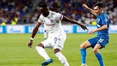 Dembelé z Lyonu v zápase proti Zenitu.
