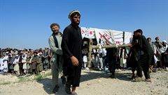 Tragick omyl. Americk dron msto terorist zabil v Afghnistnu 30 unavench rolnk na poli