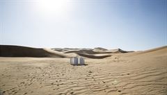 Instalace TOTO FOREVER. �est reproduktor� na solární pohon kdesi uprost�ed...