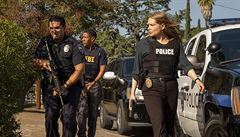 Policejní zásah. Seriál Unbelievable (2019). Tv�rci: Susannah Grantová, Michael...