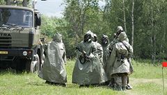 Armádní chemici jsou stejn jako jiní vojáci eské armády vybaveni také...
