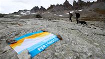 Aktivisté ve Švýcarsku vyrazili na pohřeb ledovce Pizol