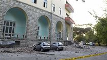Budova univerzity zasaen zemtesenm