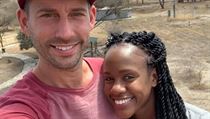 Steven Weber a jeho přítelkyně Kenesha Antoineová si užívali dovolenou v Africe.