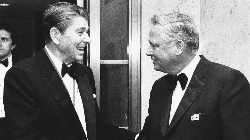 Hotelový magnát se setkal v roce 1985 s prezidentem Ronaldem Reaganem.