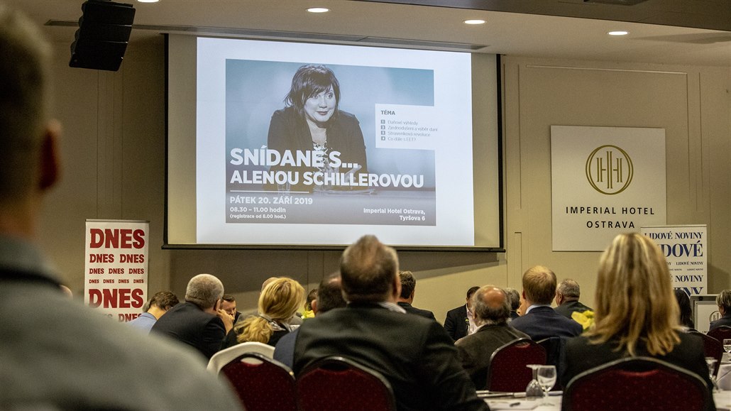 Ministryn financí Alena Schillerová se zúastnila akce Snídan s..., dalí z...