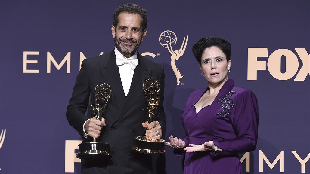 Tony Shalhoub a Alex Borsteinová získali ceny pro nejlepího herce a hereku ve...