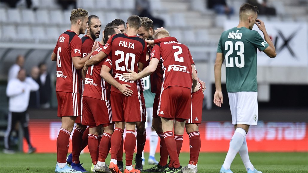 Fotbalisté Olomouce se radují z vyrovnání na hiti Jablonce.