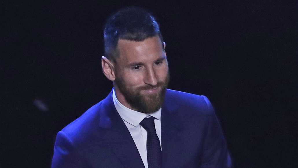 Lionel Messi přebral v La Scale už šestou trofej pro nejlepšího hráče roku.