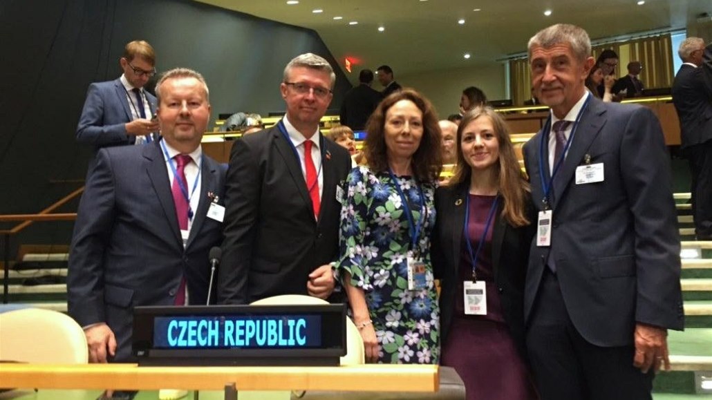 Premiér Andrej Babi (vpravo) dorazil na summit OSN v New Yorku.