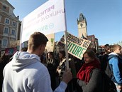 Protestující na Staromstském námstí v Praze