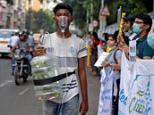 Aktivista se úastní celosvtového protestu proti globální zmn klimatu v...