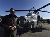 Na snímku je vrtulník Bell AH-1Z Viper americké armády, který si mohou...