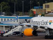 Letadlo spolenosti Thomas Cook na letiti v Manchesteru.