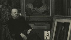 Jaroslav Veris obklopen obrazy