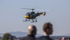 Na snímku �eský vrtulník D459