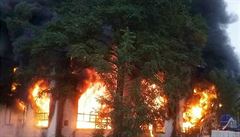 Požár zachvátil sklad chemikálií v Trnavě. Oheň už je pod kontrolou