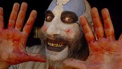 Zemela hororov ikona Sid Haig. Pedstavitel Kapitna Spauldinga hrl i v Tarantinovch filmech