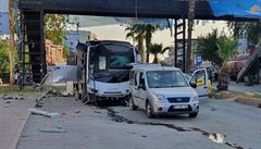 V Turecku explodovala bomba autobusu, který vezl policisty.