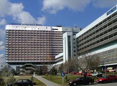 Fakultní nemocnice Brno vyplatí manelm tém 1,5 milionu za smrt dcery.