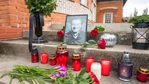 Lidé pokládali květiny a svíčky na pietním místě u vily J.A Bati ve Zlíně k...