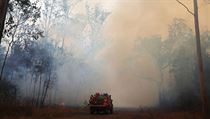 Hasiči bojují s ohněm v Novém Jižním Walesu v Austrálii.