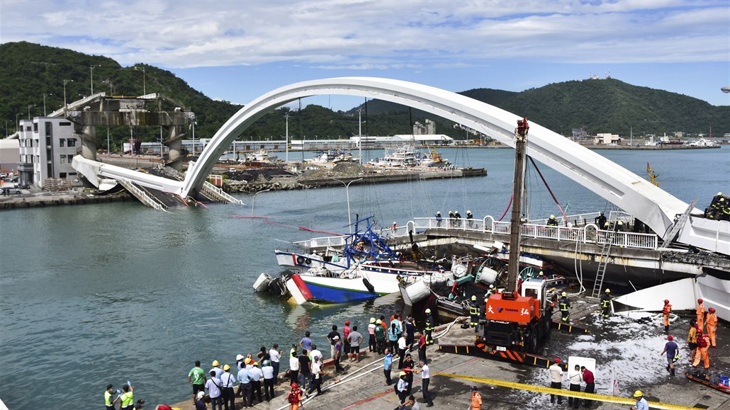 Na Tchaj-wanu se zítil most.