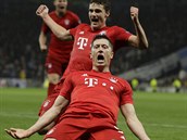 Robert Lewandowski z Bayernu Mnichov slaví gól v Lize mistr
