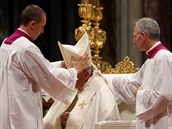 Pape se pipravuje na ceremonii