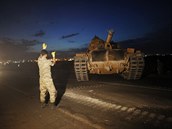 Turecký tank kousek od hranic se Sýrií. Turecká armáda práv dokonuje pípravy...