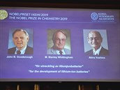 Laureáti Nobelovy ceny za chemii: John B. Goodenough, M. Stanley Whittingham a...