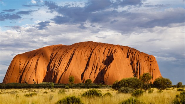 Turisté zaplavují australskou horu Uluru, kam bude zakázán vstup