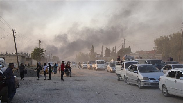 Syané opoutí bombardovaná msta na hranici s Tureckem