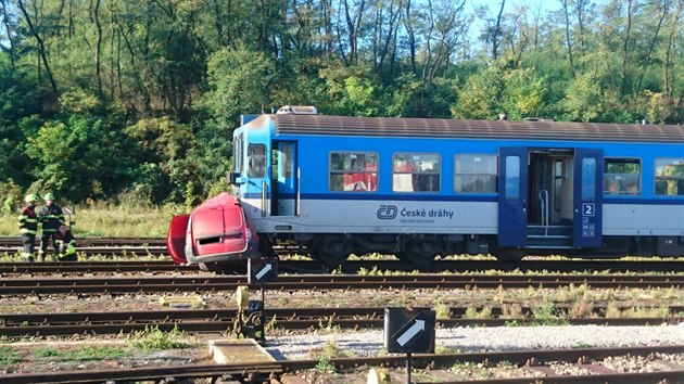 Osobní vlak v anov u Hruovan nad Jeviovkou na Znojemsku narazil do osobního...
