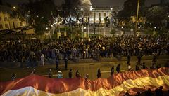Demonstranti vyjad�ují podporu peruánskému prezidentovi Martínovi Vizcarrovi.