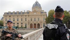 Čtyři policisty v Paříži ubodal hendikepovaný pracovník policejní prefektury. Kolegové jej zastřelili